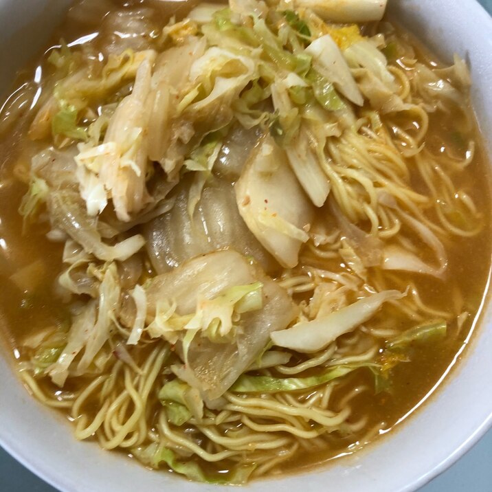 野菜盛りだくさんキムチ味噌ラーメン